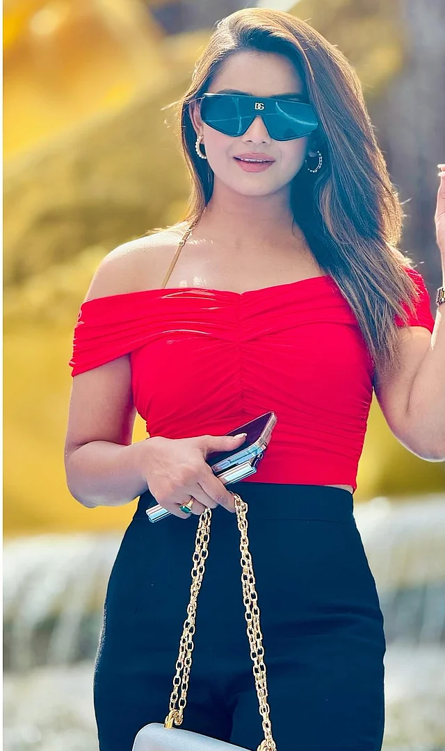 Ginekolog osiyolik ayolni sikadi